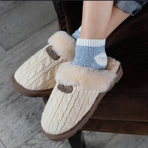 Women’s Bearpaw Cable Knit Fuzzy Slippers